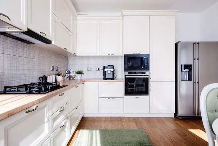 Des professionnels pour rénover votre cuisine et votre salle de bains avec soin.